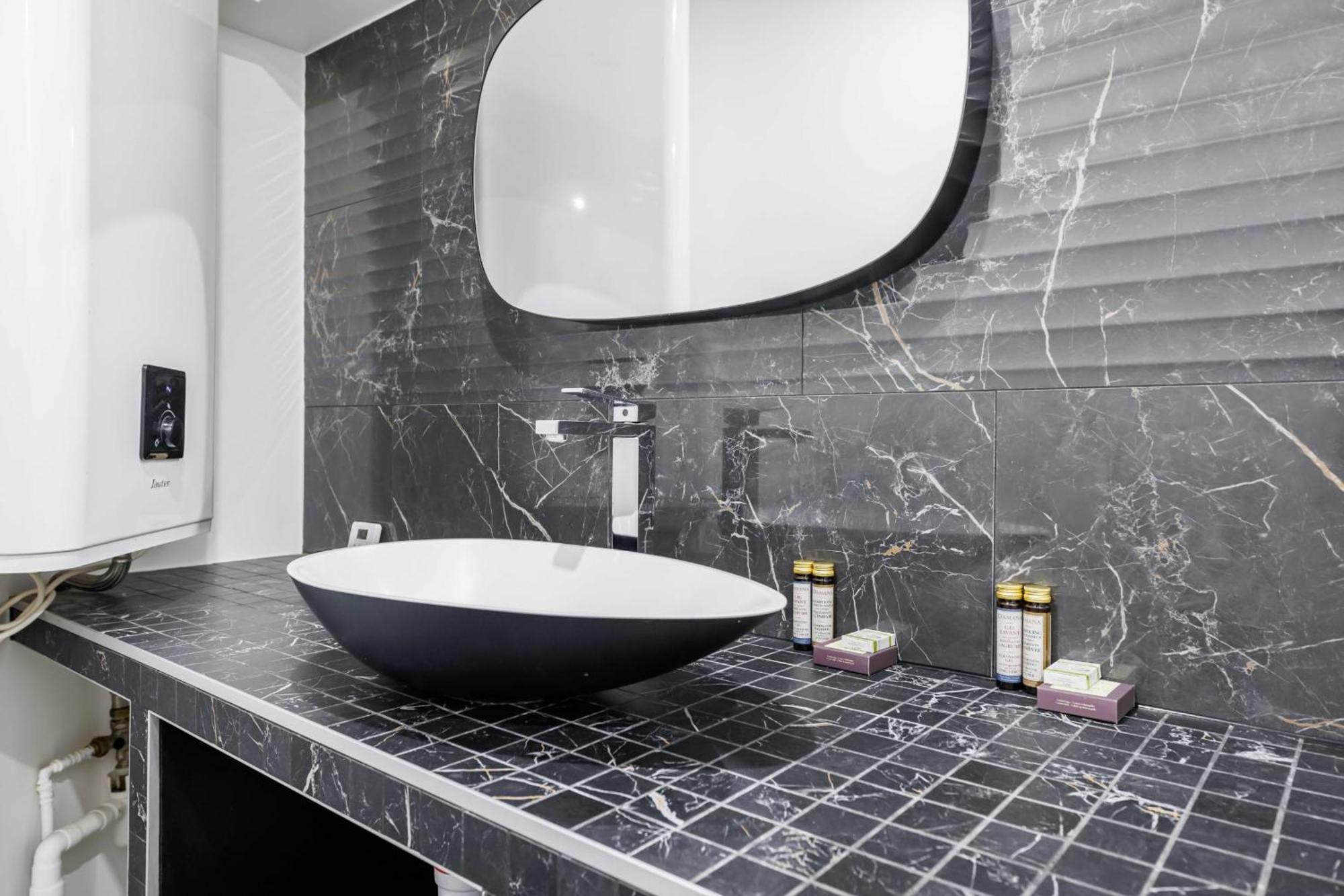 Chic Parisian Retreat - Porte De Montreuil - 2 Appartement Paris